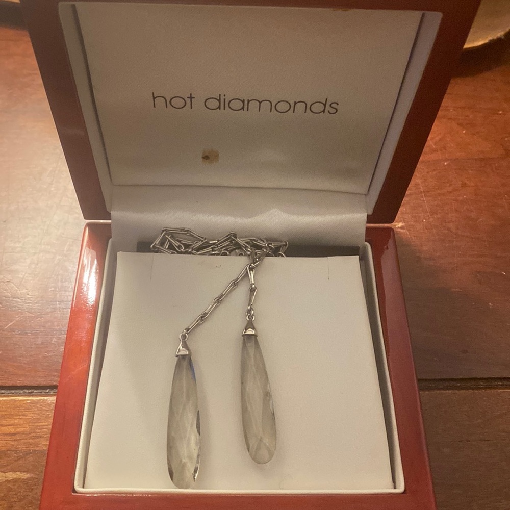 Hot Diamonds necklace